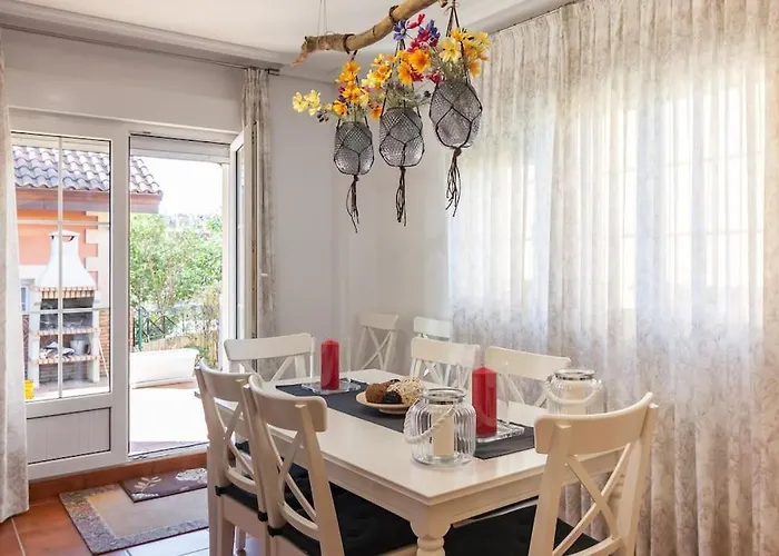 Junto A Playa De * Suances